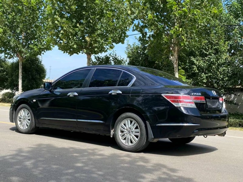 徐州13年本田雅阁8