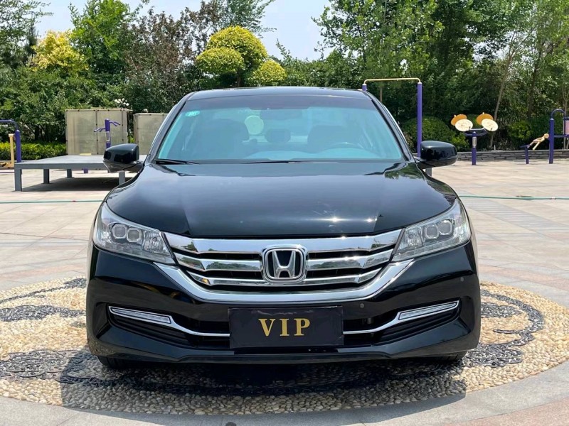 青岛16年本田雅阁9