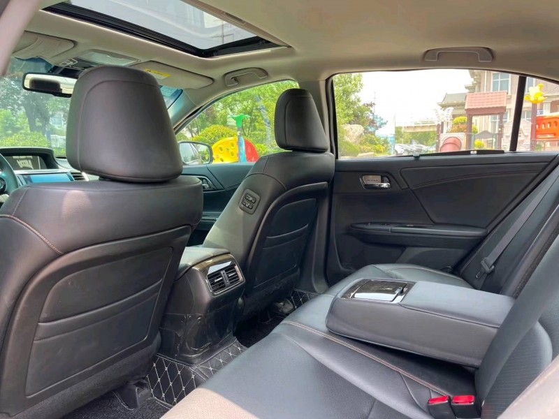 青岛16年本田雅阁5