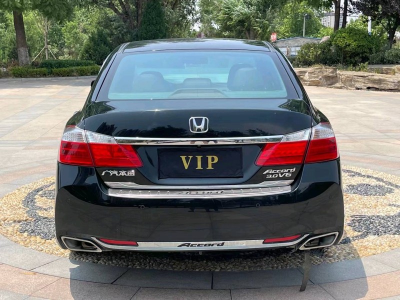 青岛16年本田雅阁1