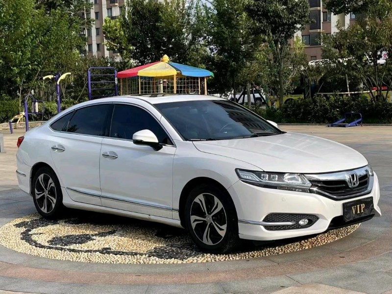 青岛16年本田思铂睿3