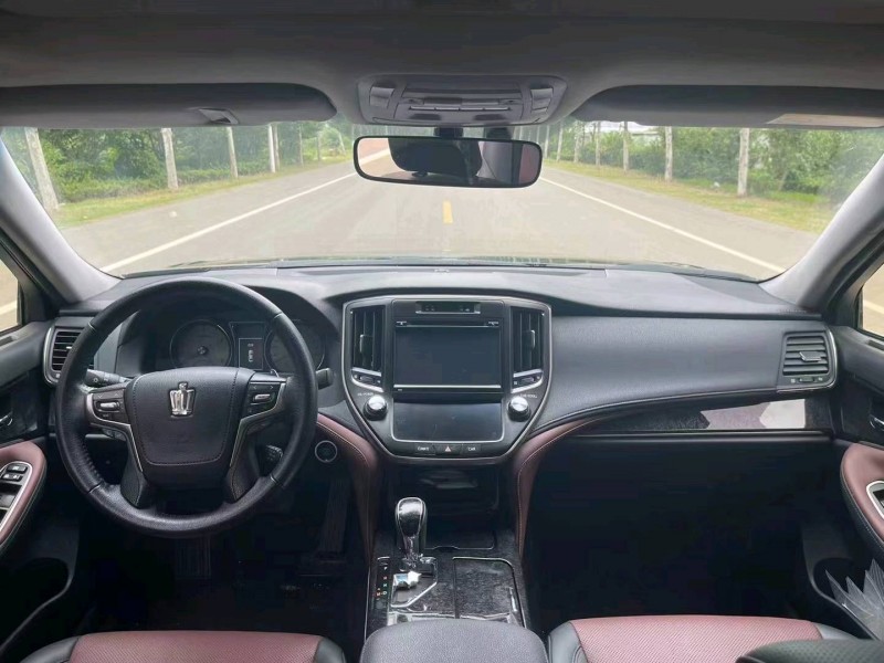 徐州18年丰田皇冠5