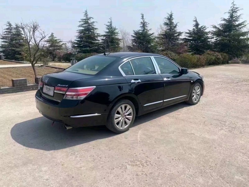 青岛13年本田雅阁8