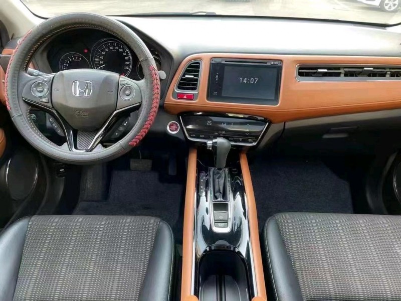 中山18年本田缤智8