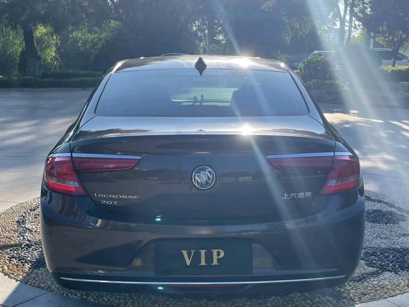 青岛16年别克君越9