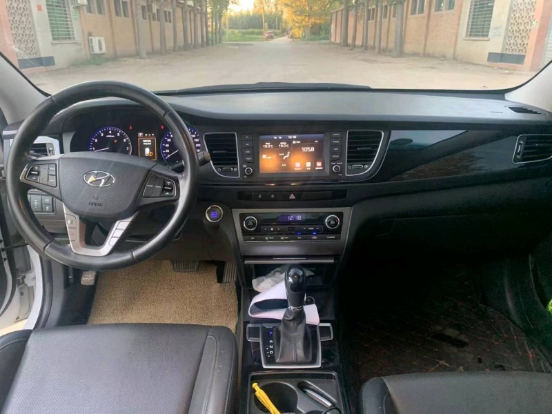 保定17年现代名图6