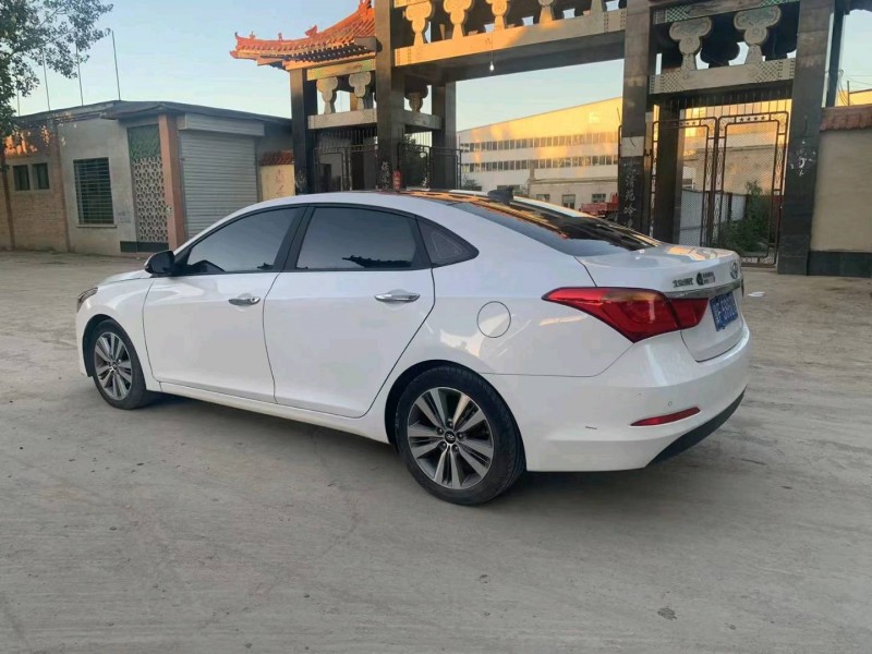 保定17年现代名图8