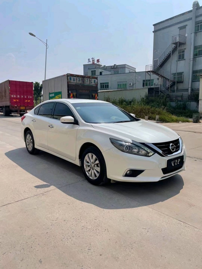 东莞18年日产天籁3