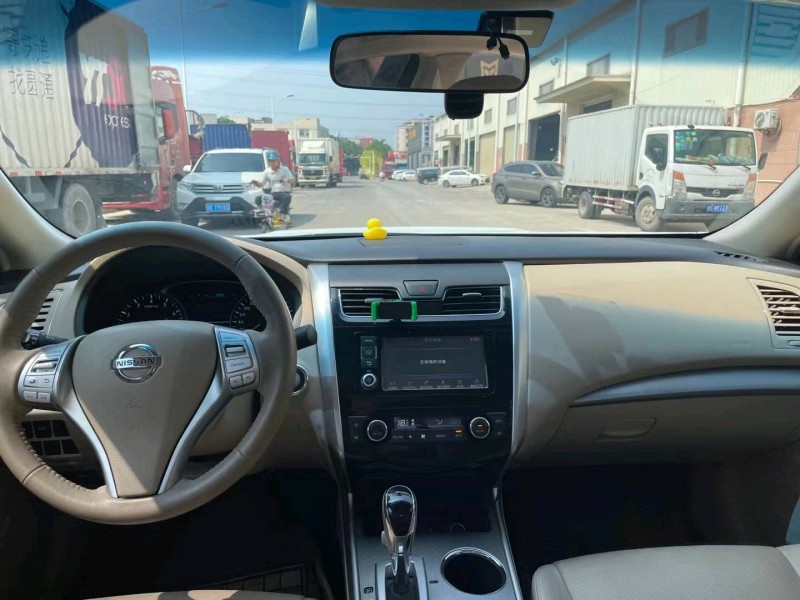 东莞18年日产天籁4