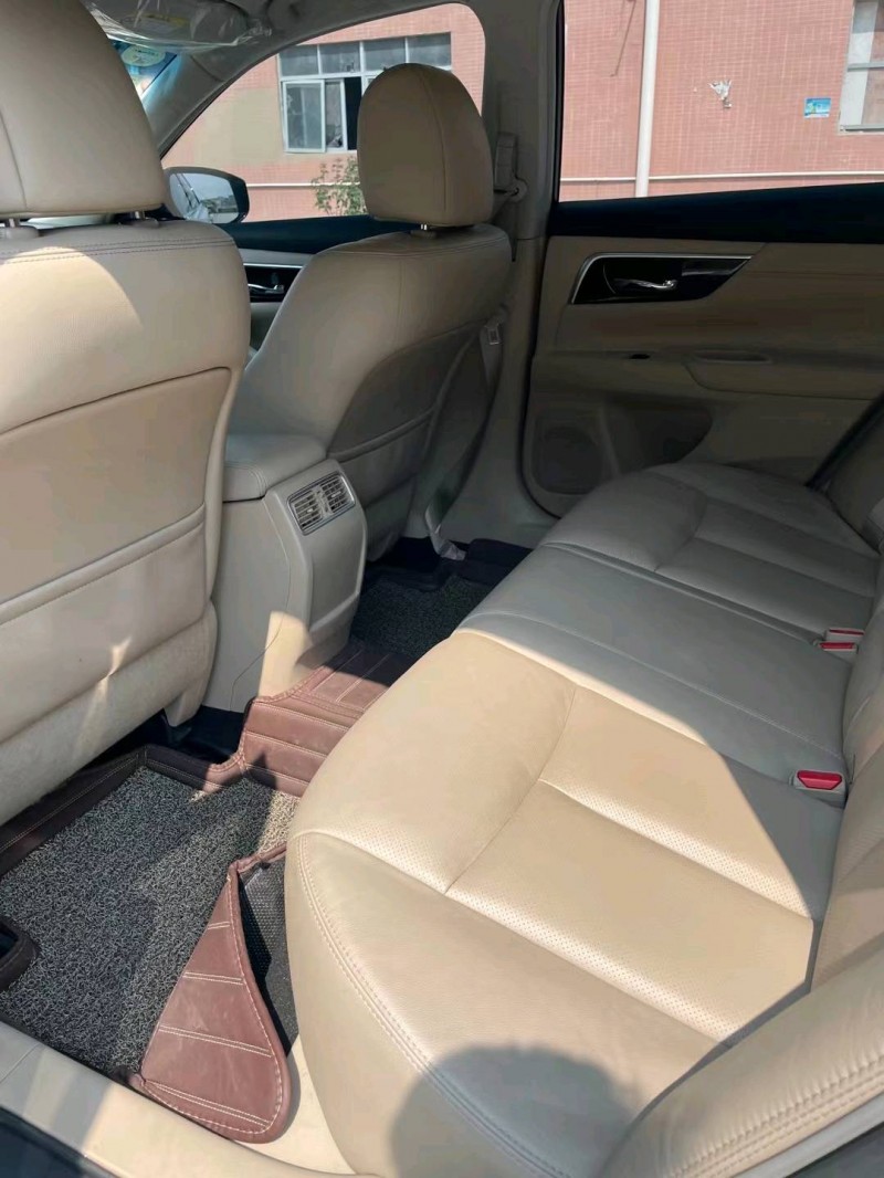 东莞18年日产天籁5