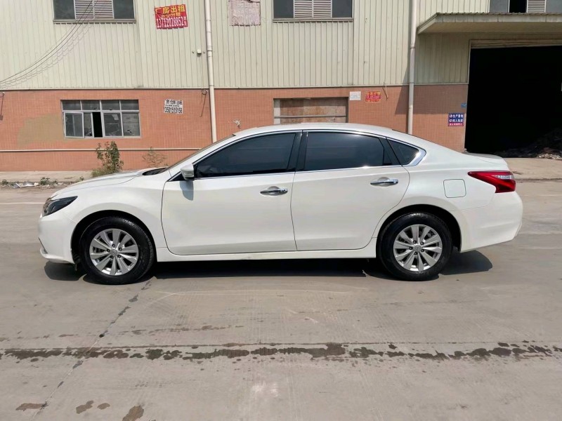 东莞18年日产天籁8