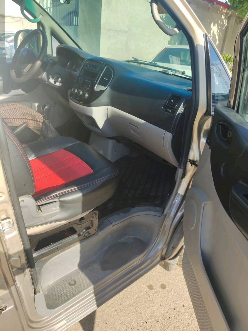 保定17年东风菱智5