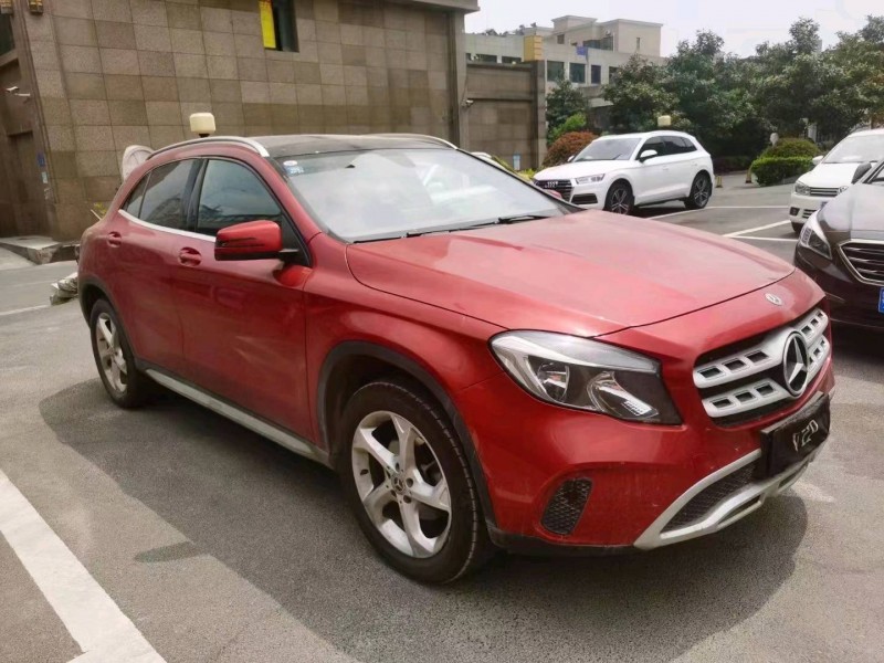 北京18年奔驰GLA2