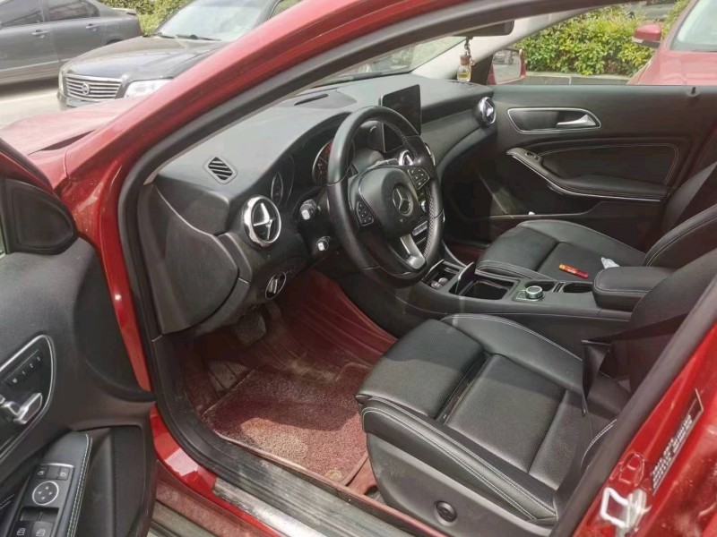 北京18年奔驰GLA8