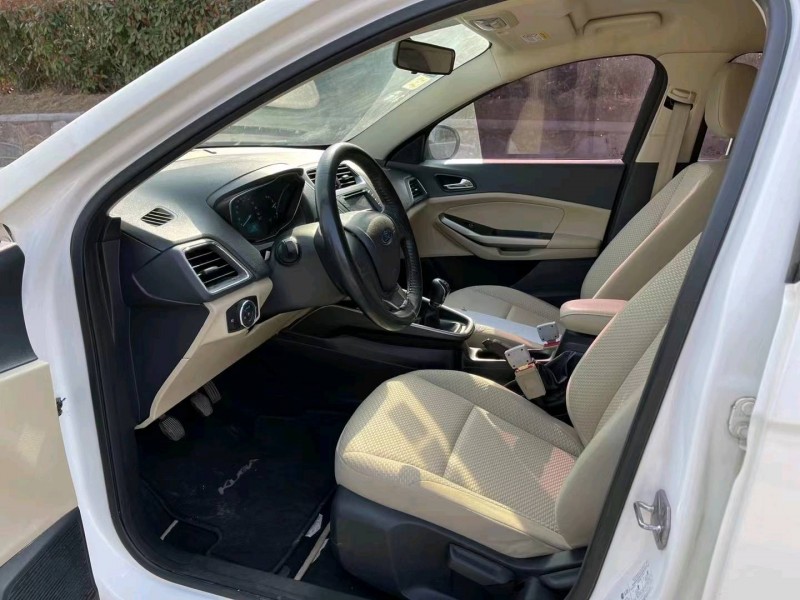 青岛16年福特福睿斯5