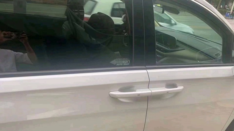 邢台22年别克GL84