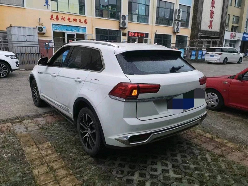 东营17年众泰大迈X74
