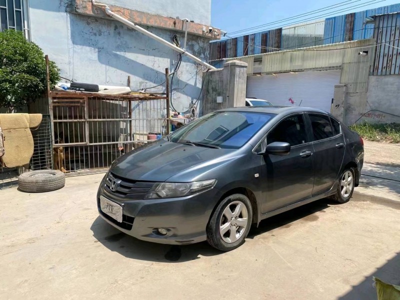 青岛10年本田锋范2