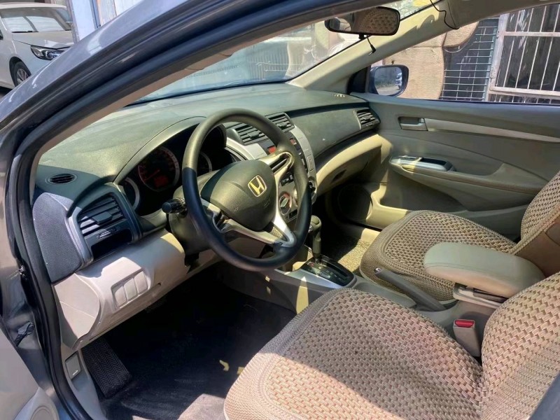 青岛10年本田锋范4