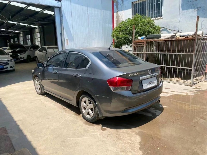 青岛10年本田锋范8