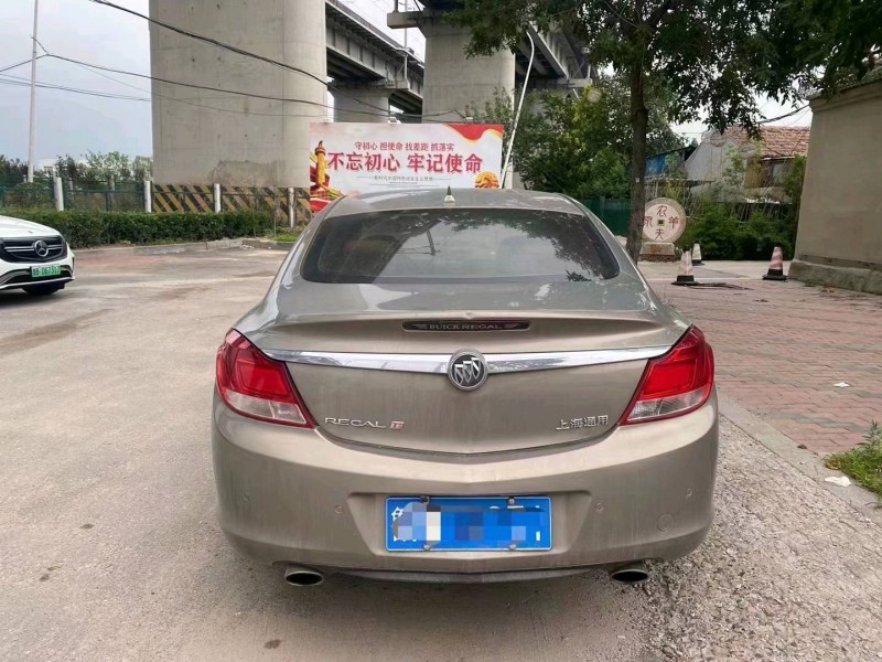 青岛11年别克君威9