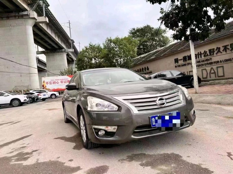 青岛13年日产天籁3