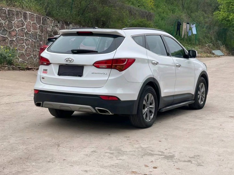 北京16年现代全新胜达3