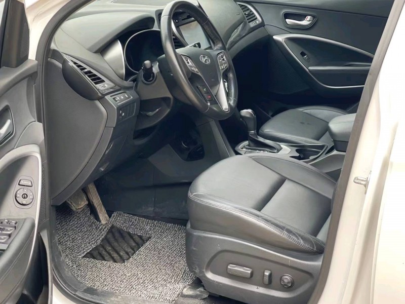 北京16年现代全新胜达4