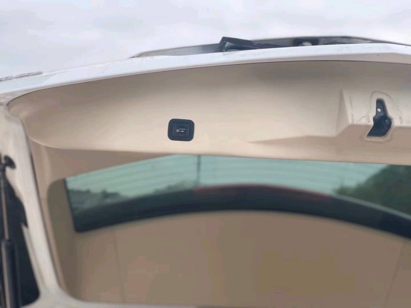 北京12年凯迪拉克SRX3