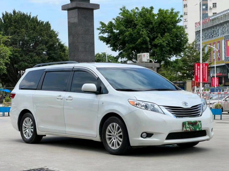 东莞17年丰田塞纳2