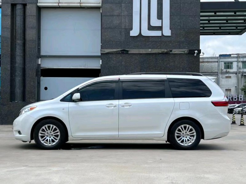 东莞17年丰田塞纳4