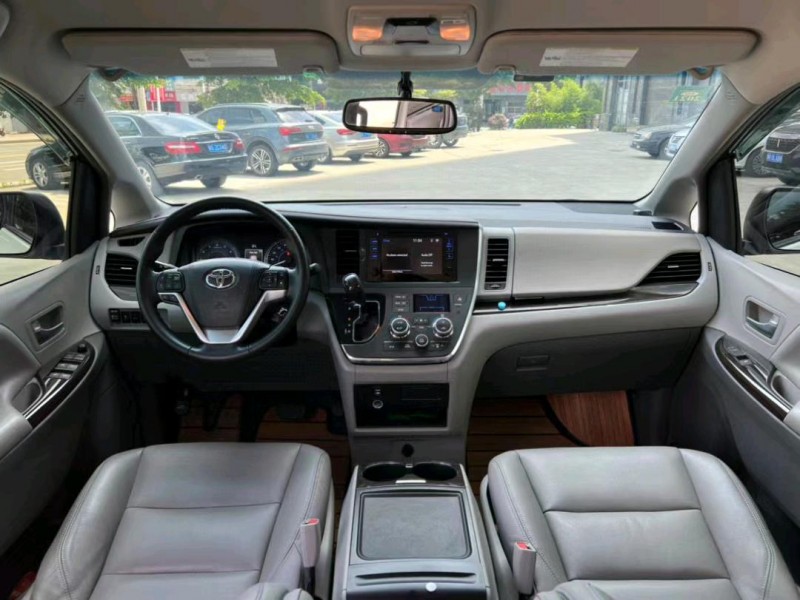 东莞17年丰田塞纳6