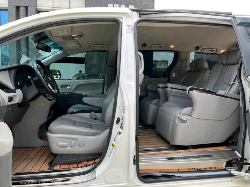 东莞17年丰田塞纳7