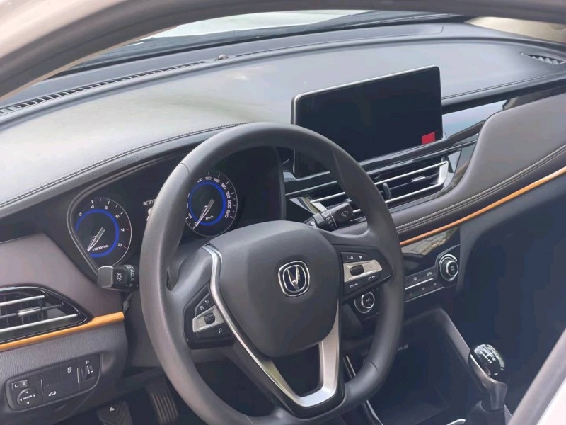 北京19年长安汽车逸动8