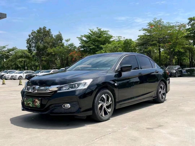 东莞17年本田雅阁3