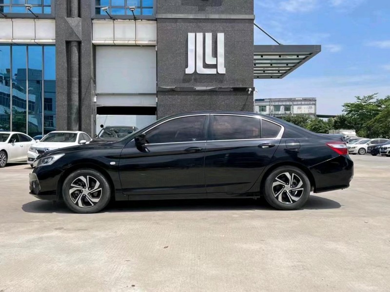 东莞17年本田雅阁4