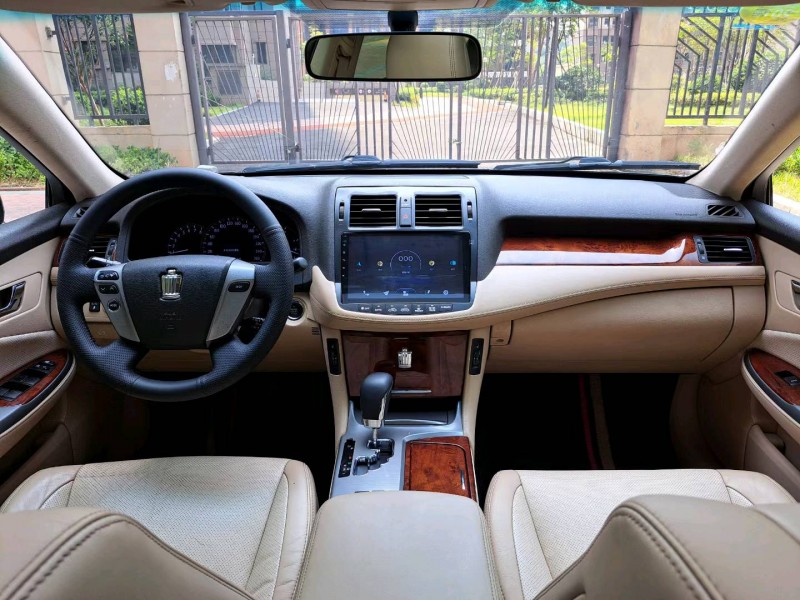 北京14年丰田皇冠4