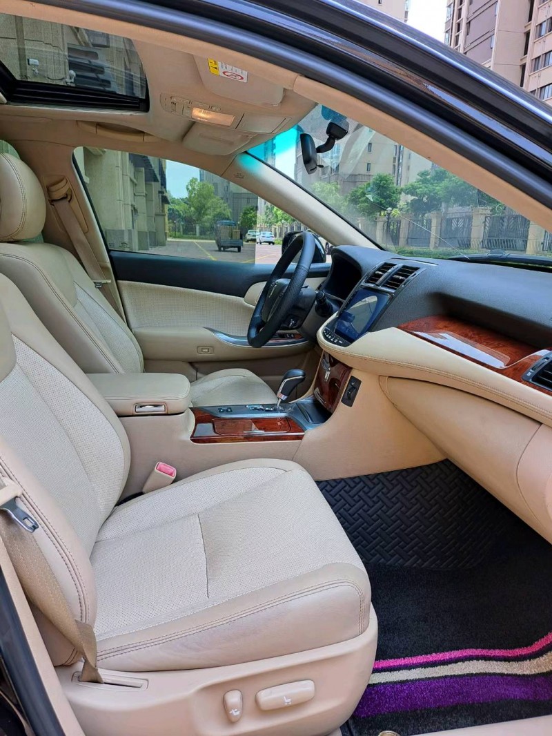 北京14年丰田皇冠6