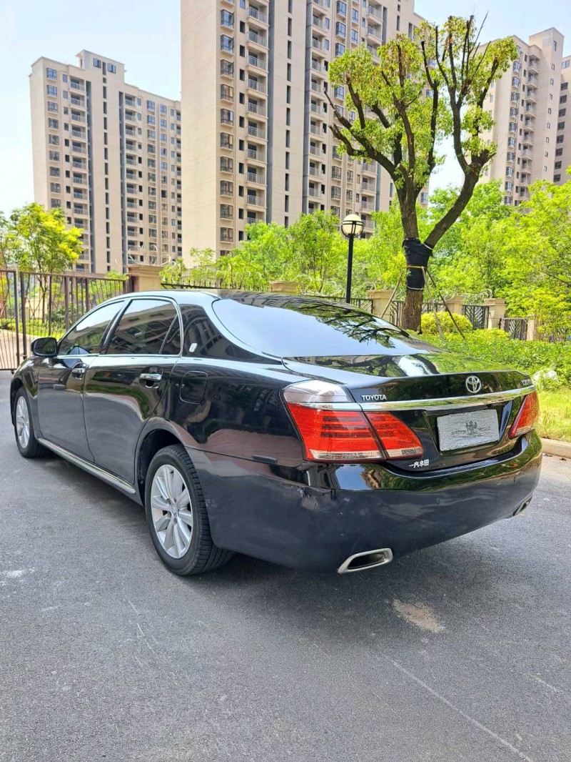 北京14年丰田皇冠9