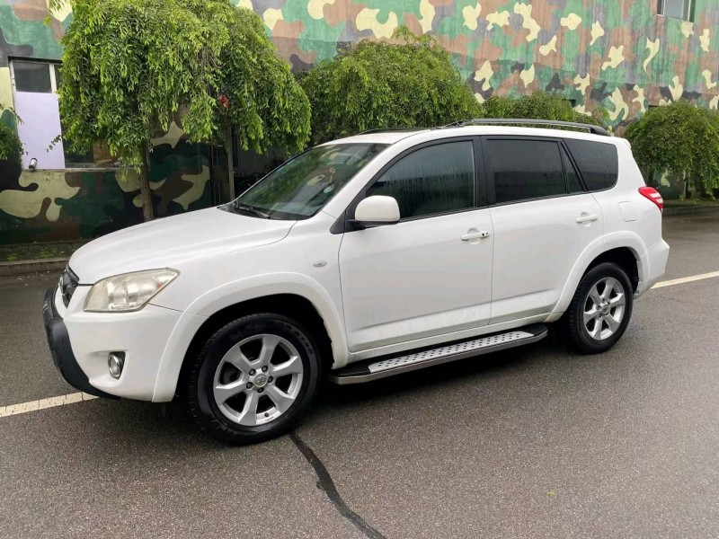 沈阳11年丰田RAV42