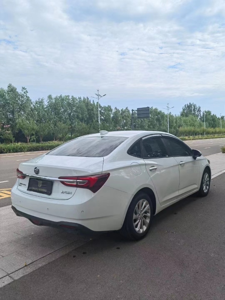 潍坊20年别克威朗8