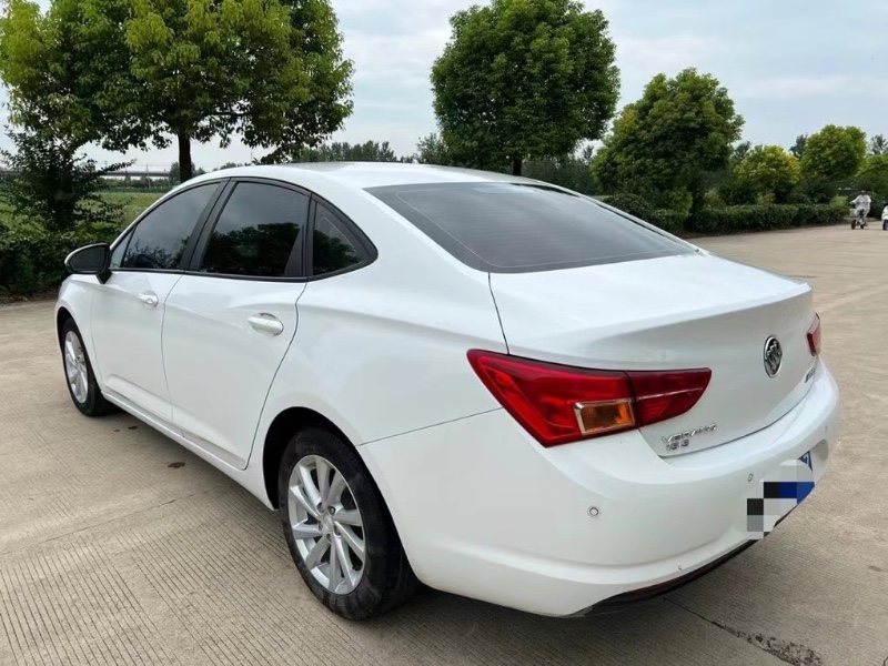 盐城17年别克威朗3