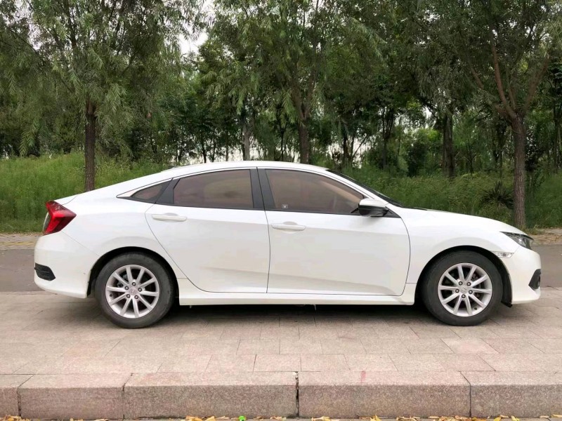 东营17年本田思域1