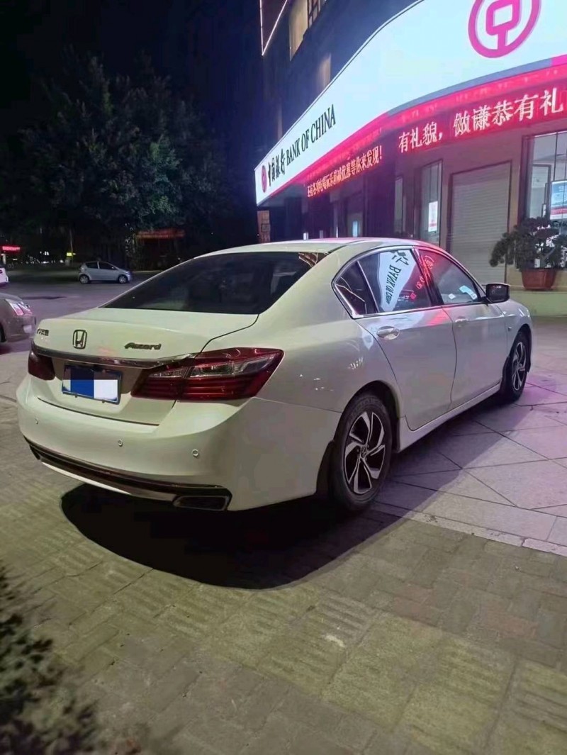 东营16年本田雅阁5