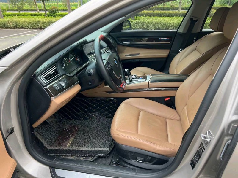 济宁12年宝马7系4