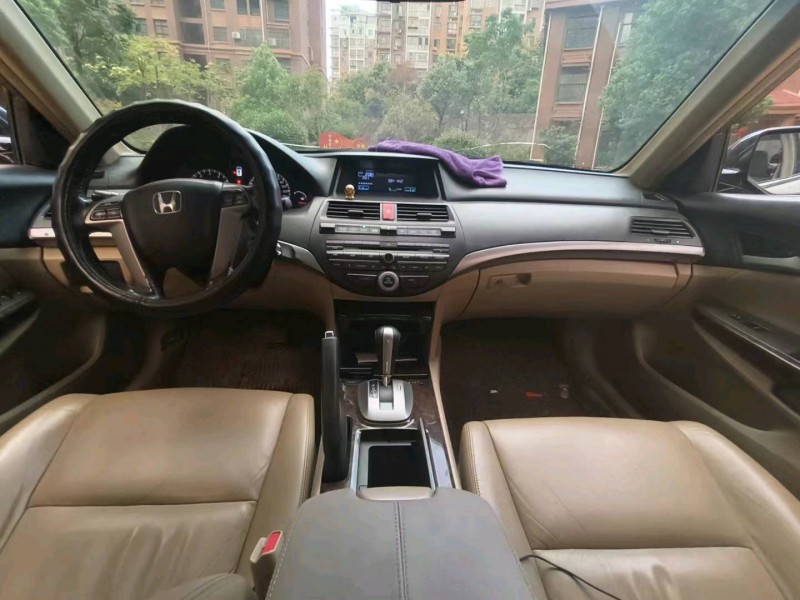 宜春08年本田雅阁9