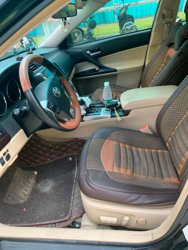 北京13年丰田锐志2