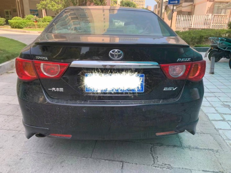 北京13年丰田锐志8