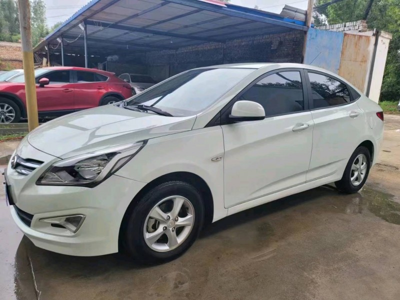 保定16年现代瑞纳3