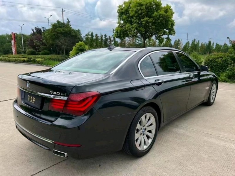 盐城13年宝马7系8